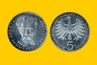 ALBERT SCHWEITZER 1975  5 DM MONETA D'ARGENTO INCASTONATA IN PORTACHIAVI GIOIELLO 